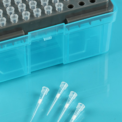 Puntali per pipette con filtro sterili trasparenti da 10 ul in polipropilene con rack